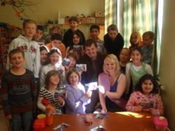 Klassenfoto mit Schulleiter Herr Meyer-Petersen.JPG